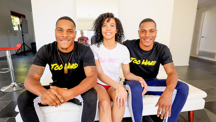 [HotGuysFuck] - Laylani Wyld Gets Down with Smash Brothers Dee and Jay King - Laylani Wyld - Jay King - Dee King