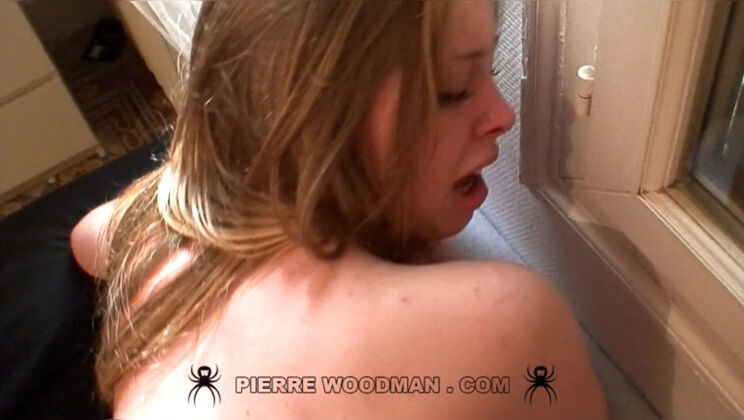 Holly Viya Blows and Gets Cummed