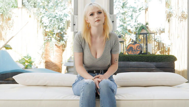 [CastingCouchHD] - Auditioning Carrie's Mouth