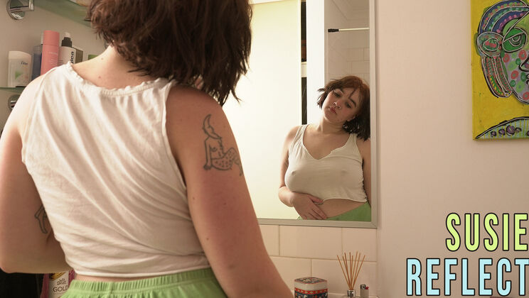 [GirlsOutWest] - Susie Shower Reflection - Susie