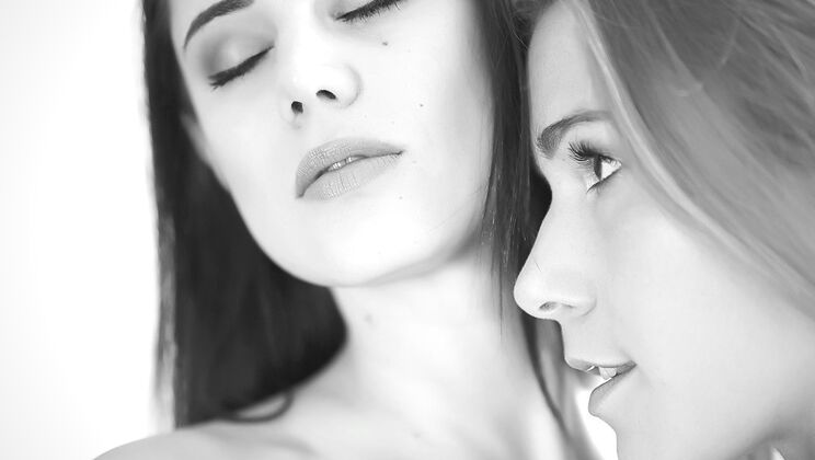 [SuperPrivateX] - LittleCaprice in Puffy Nipples Hardcore Action