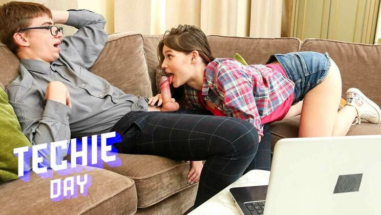 Brunette Teen Fomgosha Haynes Takes Cumshot After Blowjob