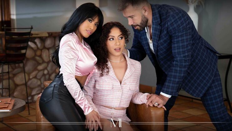 Interracial Lesbians Love to Kiss