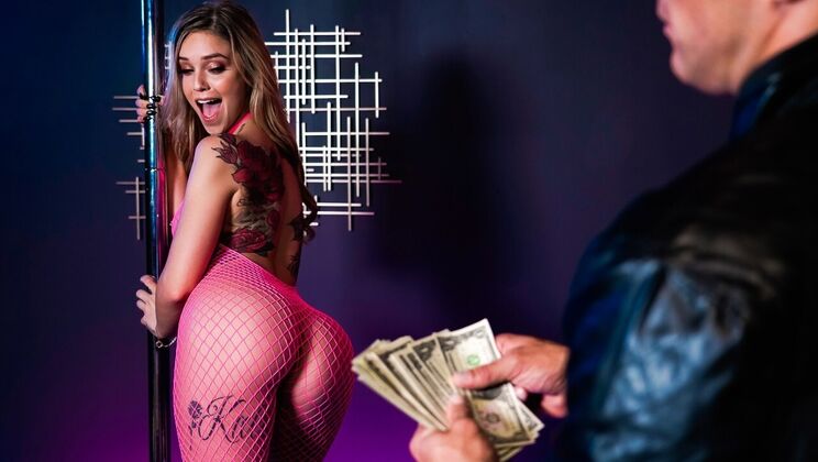 Undercover Seduction: Blonde Kali Roses Deep Throat & Doggystyle Sex