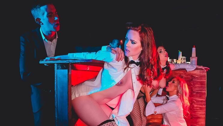 Gloryhole Sex: Average Bodies Fuck in Many Positions