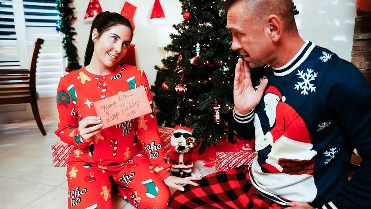 [MyPervyFamily] - Unwrap Your Stepdaughter: Blowjob, Gagging, and Cumshot on Natural Tits - Theodora Day - Peter Fitzwell