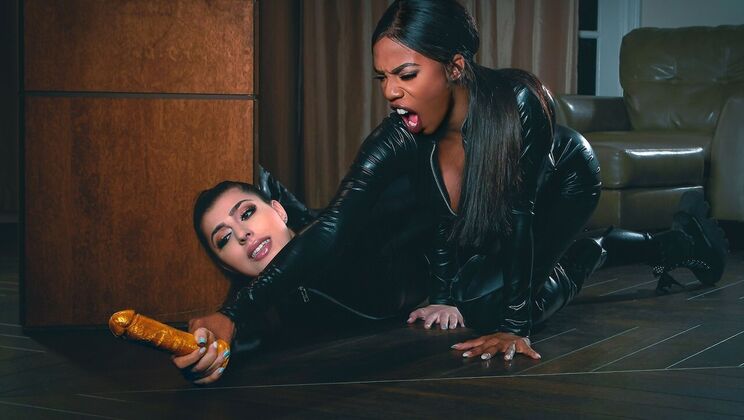 Booty Burglars: Sarah Banks & Audrey Royal Steal The Scene