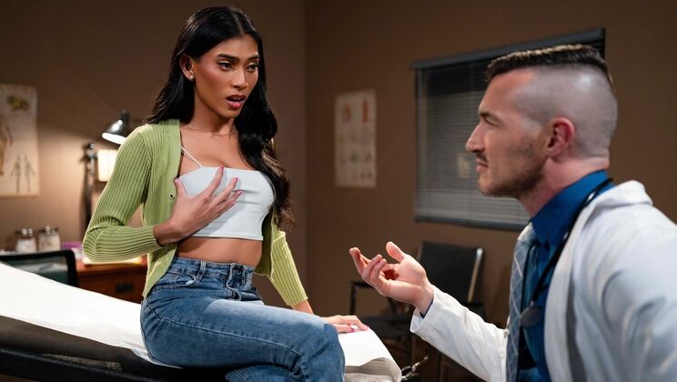 Athletic Stud Derek Kage Fucks Brown-Haired Trans Hard